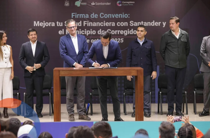  Corregidora y Santander otorgan becas para salud financiera de jóvenes universitarios